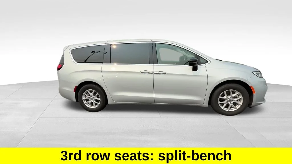 Used 2024 Silver Chrysler Touring L image 3