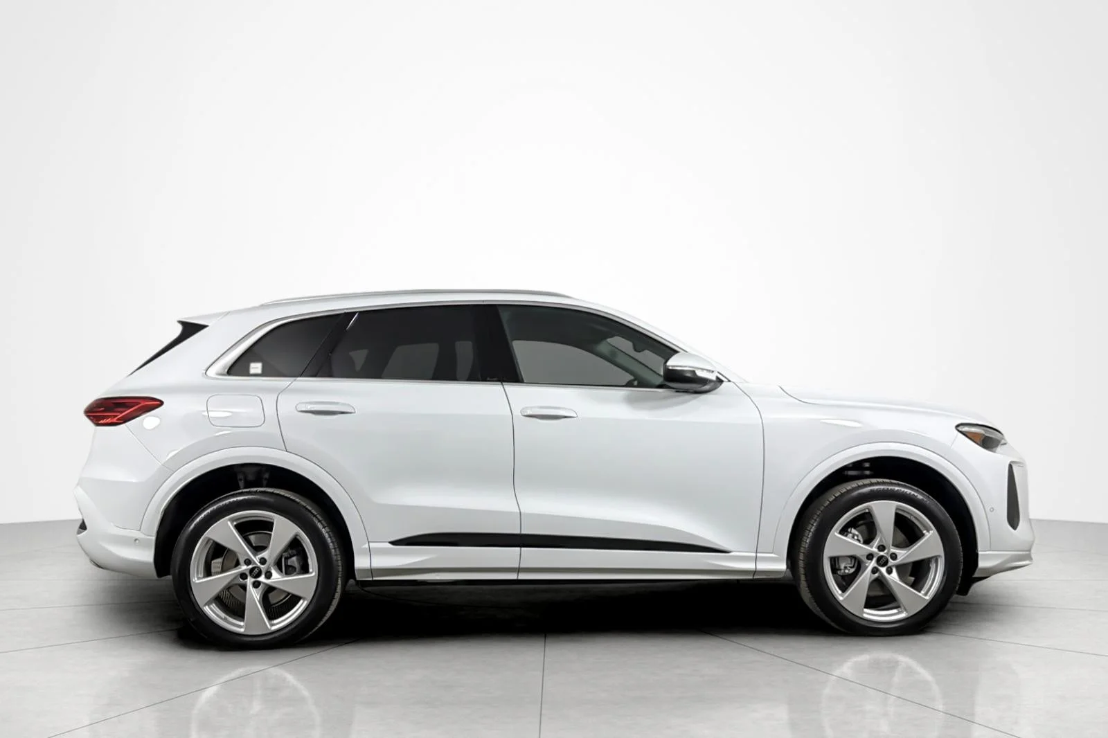 Used 2025 Glacier White Metallic Audi Premium Plus 2.0 TFSI quattro image 6