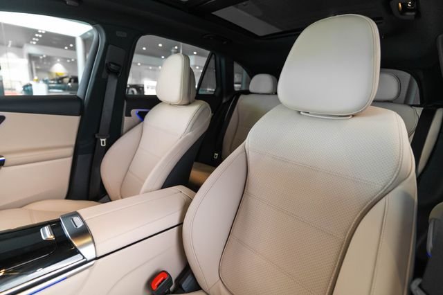 Used 2026 White Mercedes-Benz GLC 300 image 5
