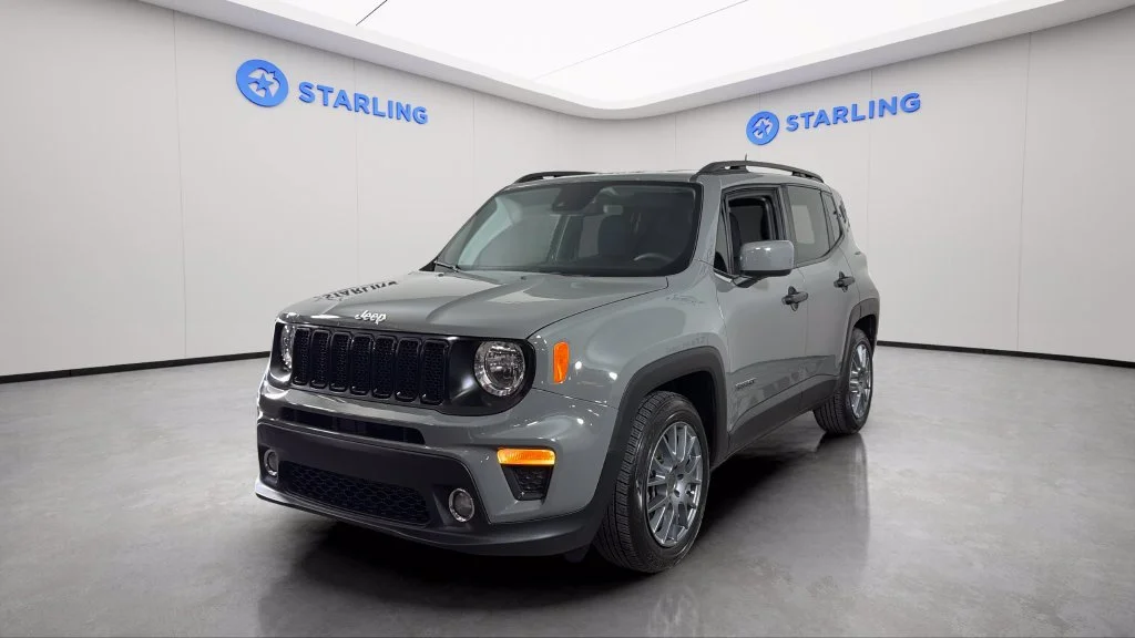 Used 2021  Jeep Latitude image 17