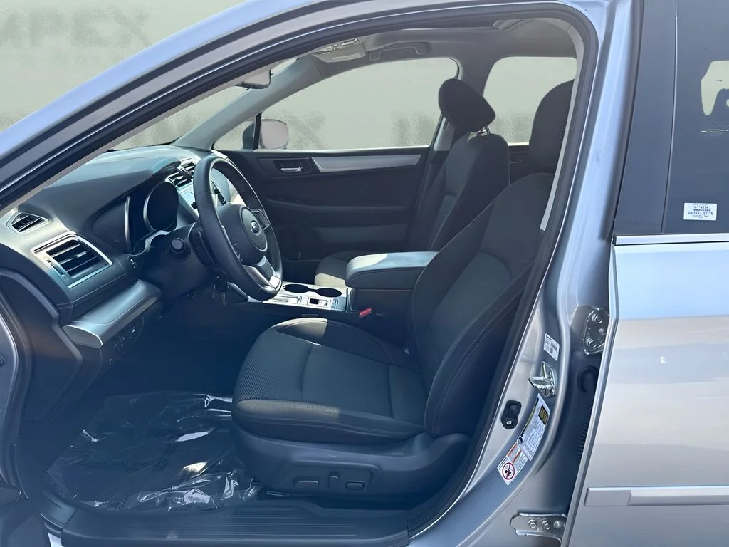 Used 2018 Silver Subaru 2.5i Premium image 10