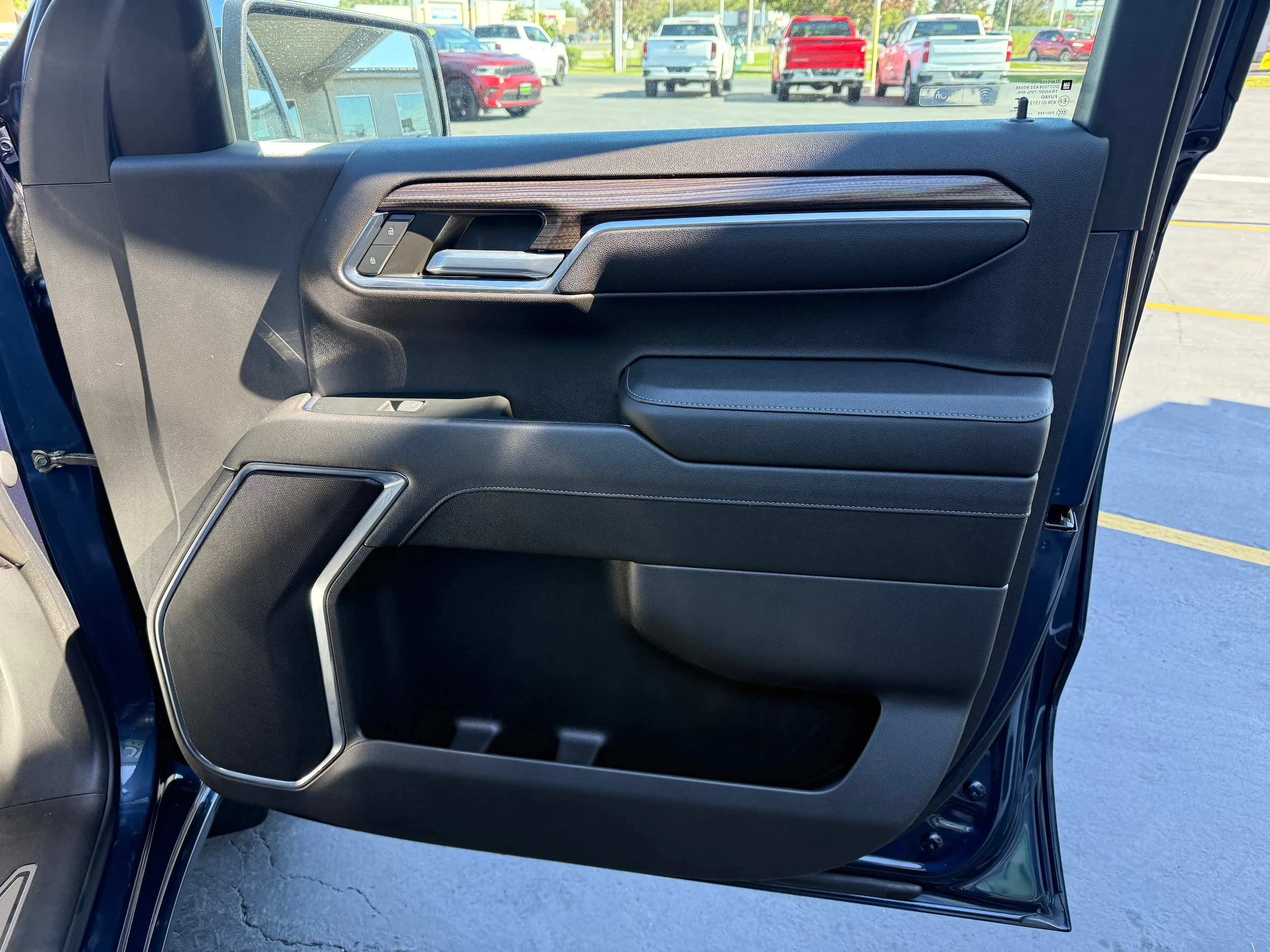 Used 2023 Northsky Blue Metallic Chevrolet LT image 28
