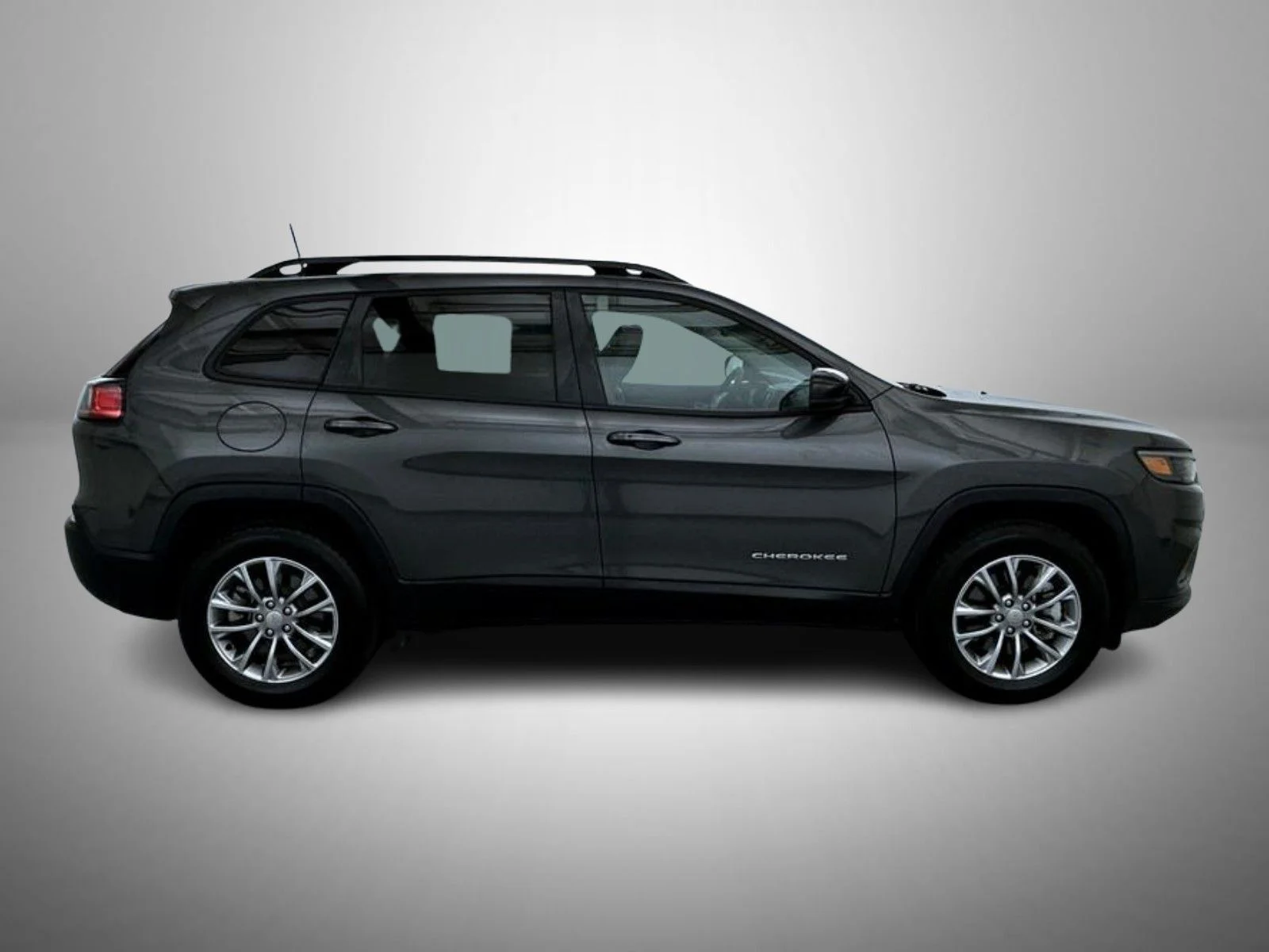 Used 2022 Gray Jeep Latitude Lux image 4