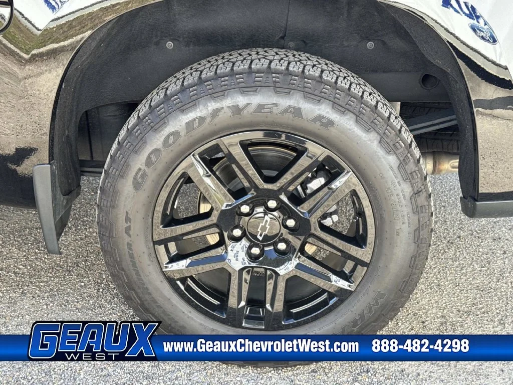 Used 2025 Black Chevrolet High Country image 13