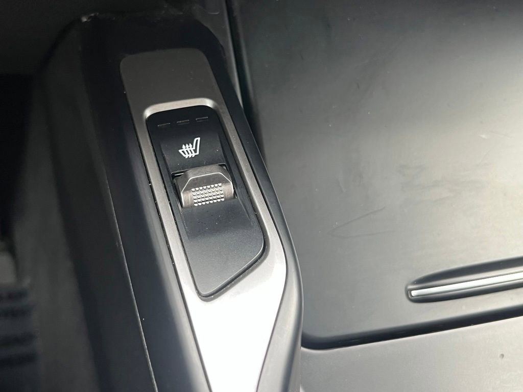 Used 2022 White Kia S image 48