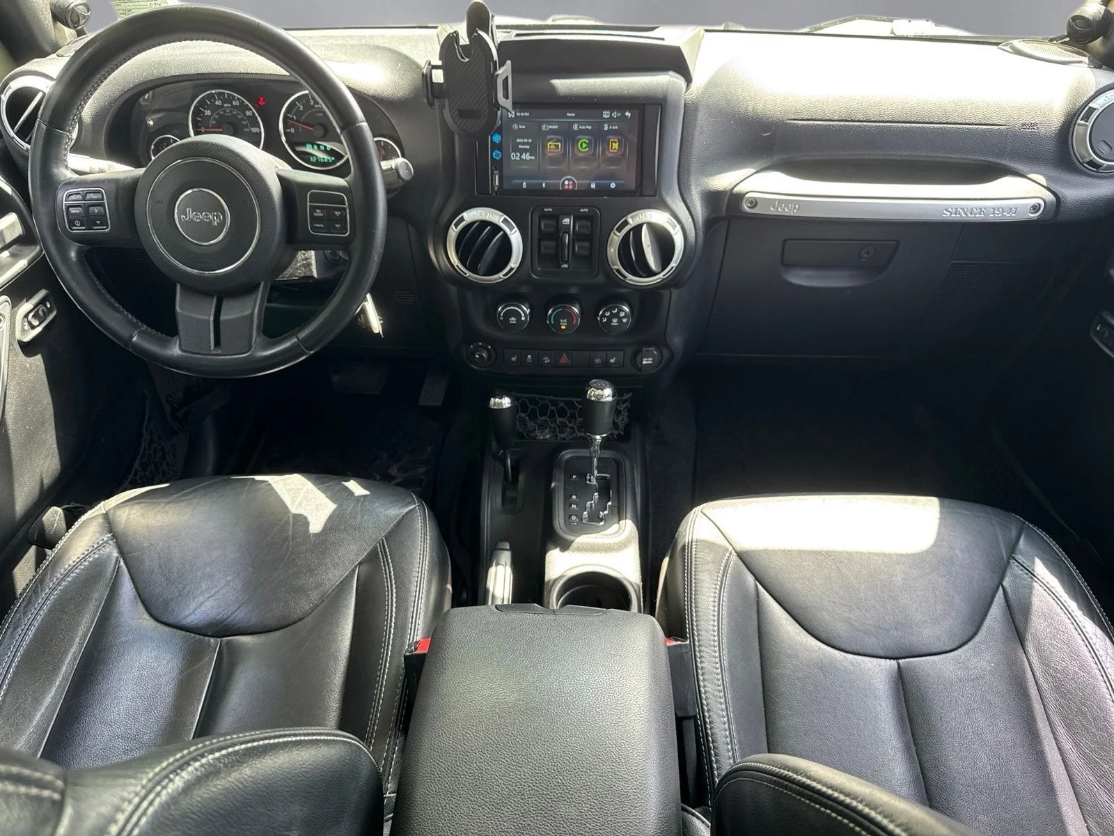Used 2015 Green Jeep Unlimited Sahara image 3