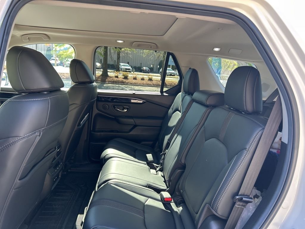 Used 2025 White Honda Touring image 8