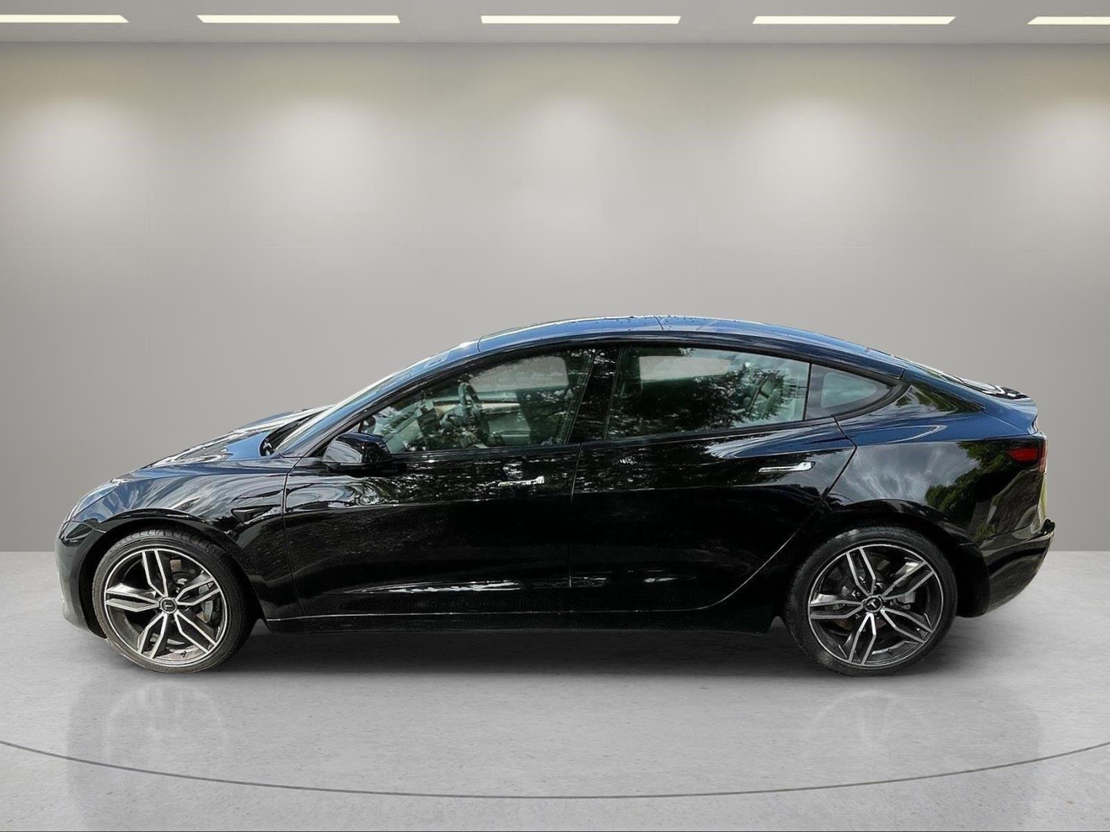 Used 2023  Tesla  image 7