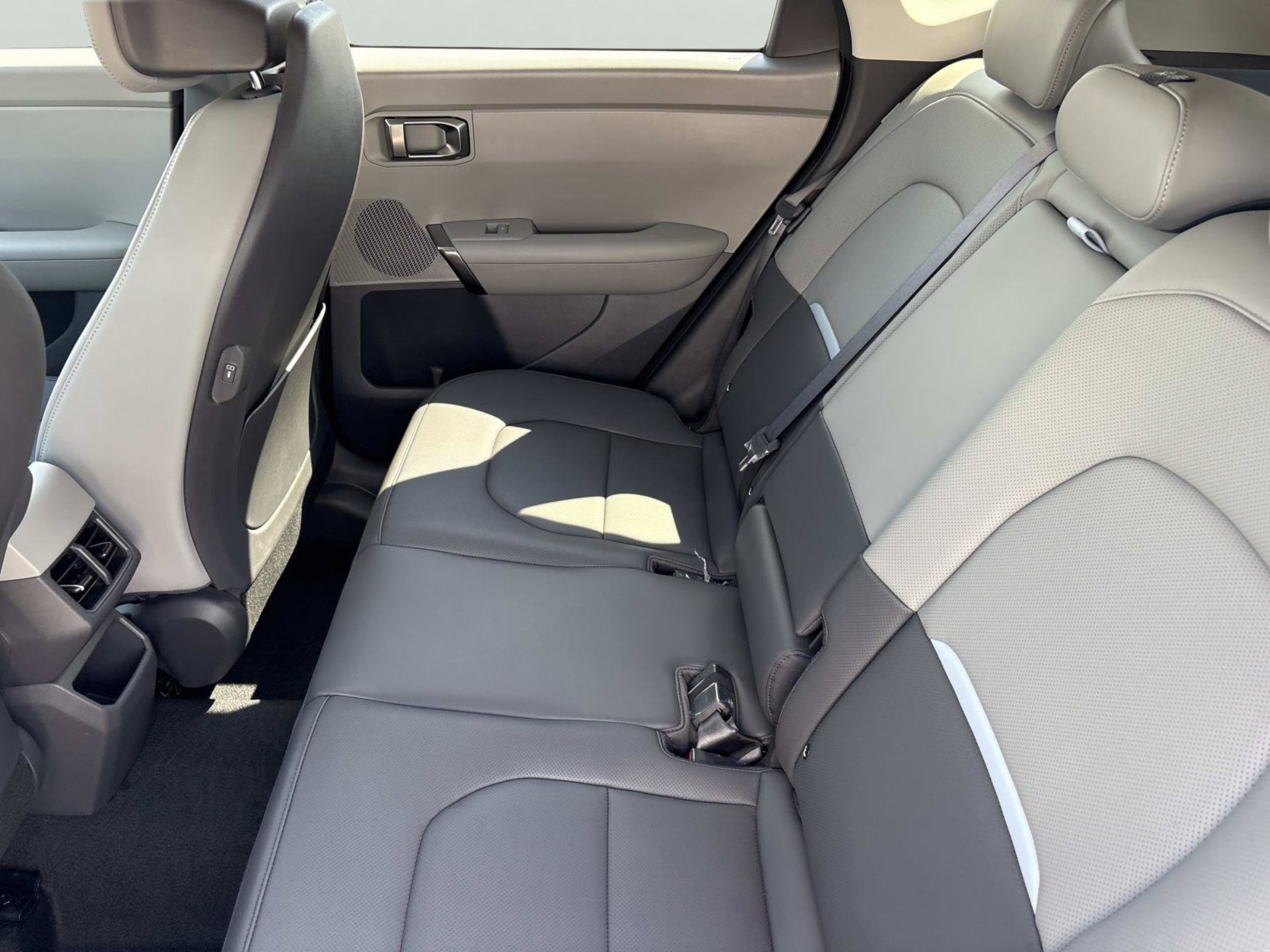 New 2027 Pale Gray Kia EX image 15