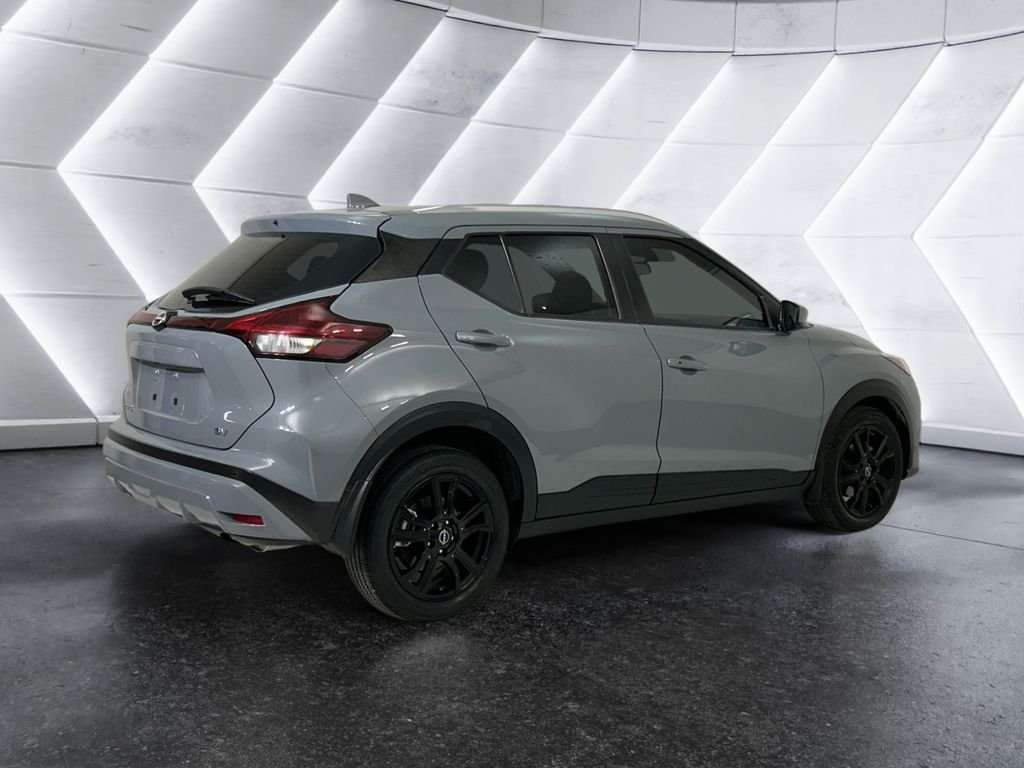 Used 2024 Gray Nissan SV image 4
