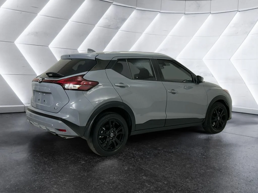 Used 2024 Gray Nissan SV image 4