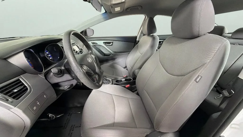 Used 2016 White Hyundai SE image 17