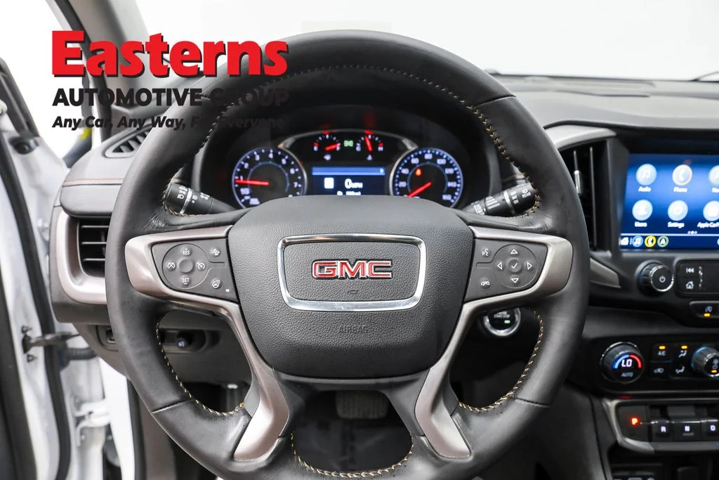 Used 2022 White GMC AT4 image 10