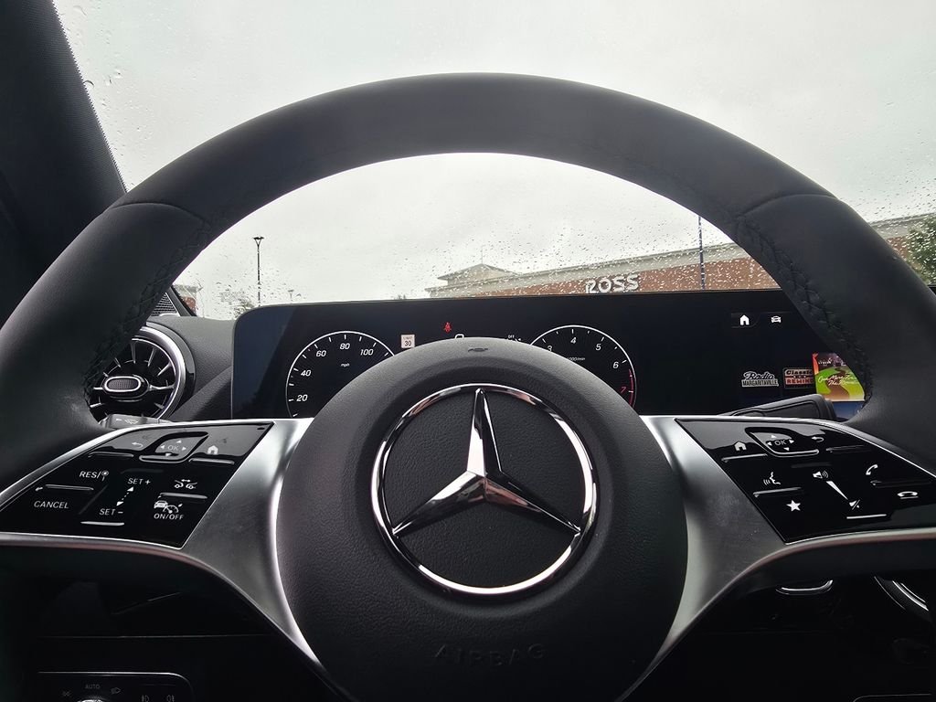 New 2026 Polar White Mercedes-Benz GLA 250 image 27