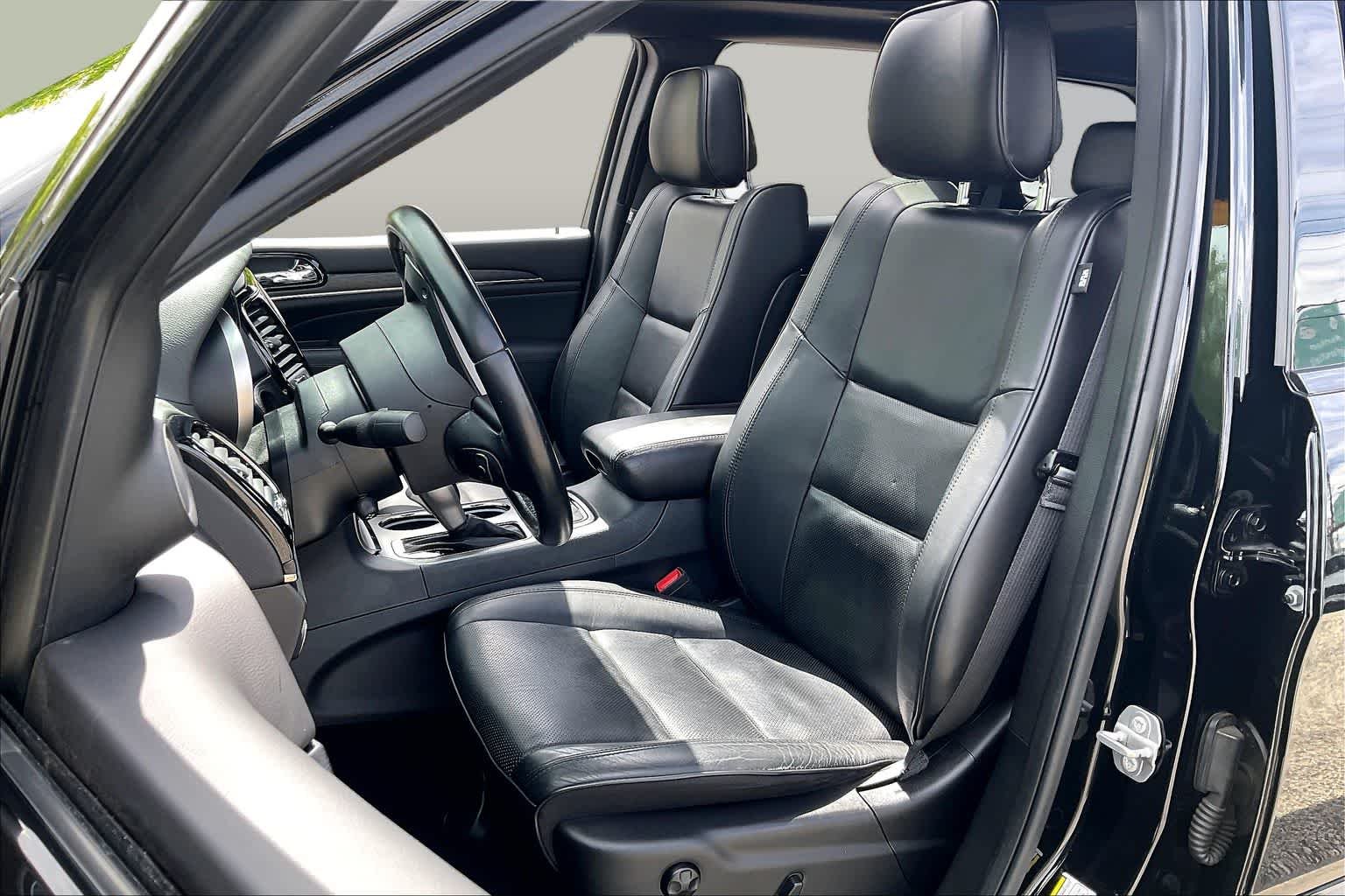Used 2020 Diamond Black Crystal Pearlcoat Jeep High Altitude image 8