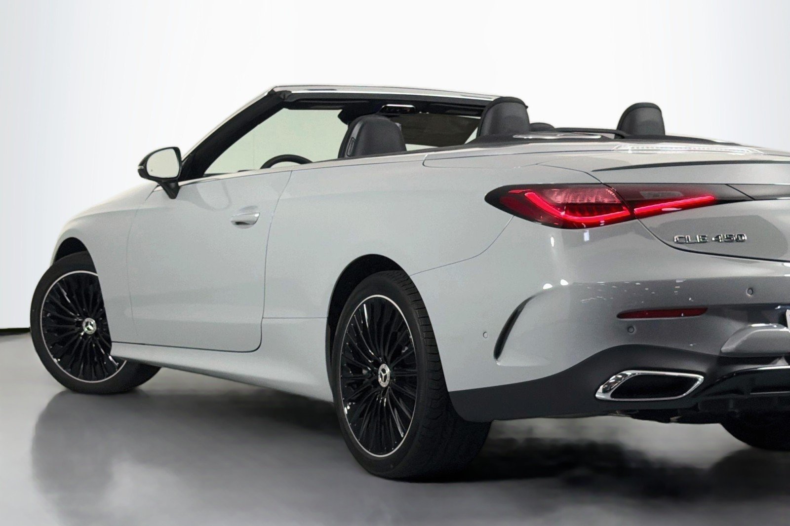 New 2026 MANUFAKTUR Alpine Grey Metallic Mercedes-Benz CLE 450 4MATIC® Cabriolet image 14