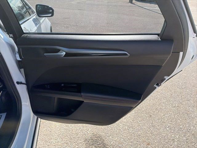 Used 2014 Oxford White Ford SE image 16