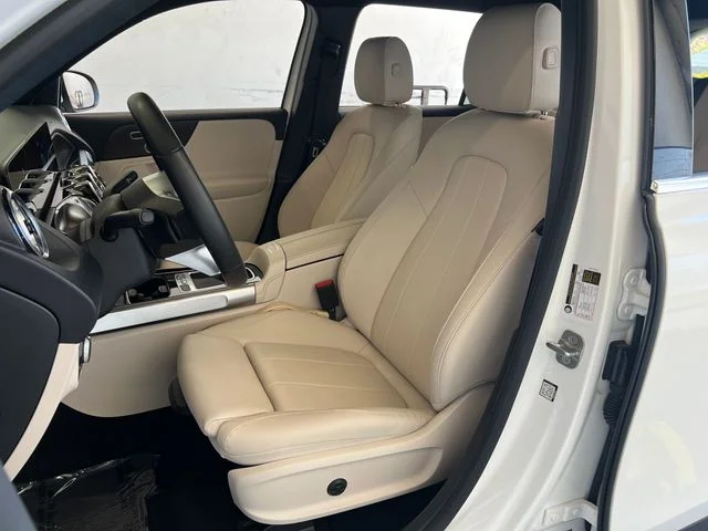 Used 2025 Polar White Mercedes-Benz 300 image 39