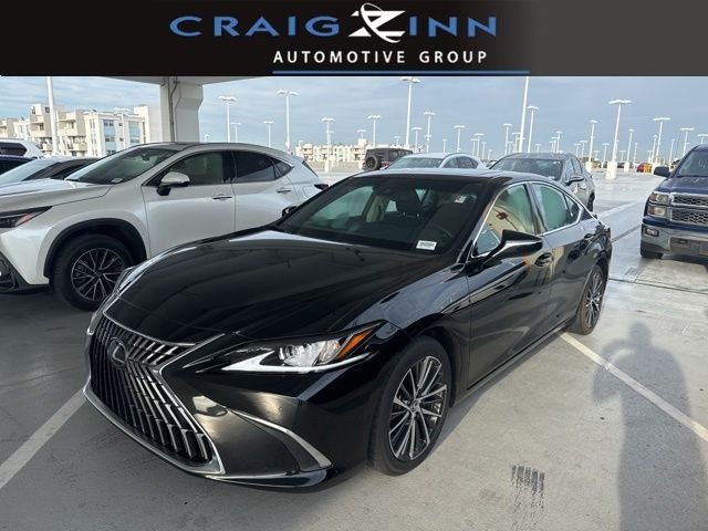 2025 Lexus ES 300h 300h's photo