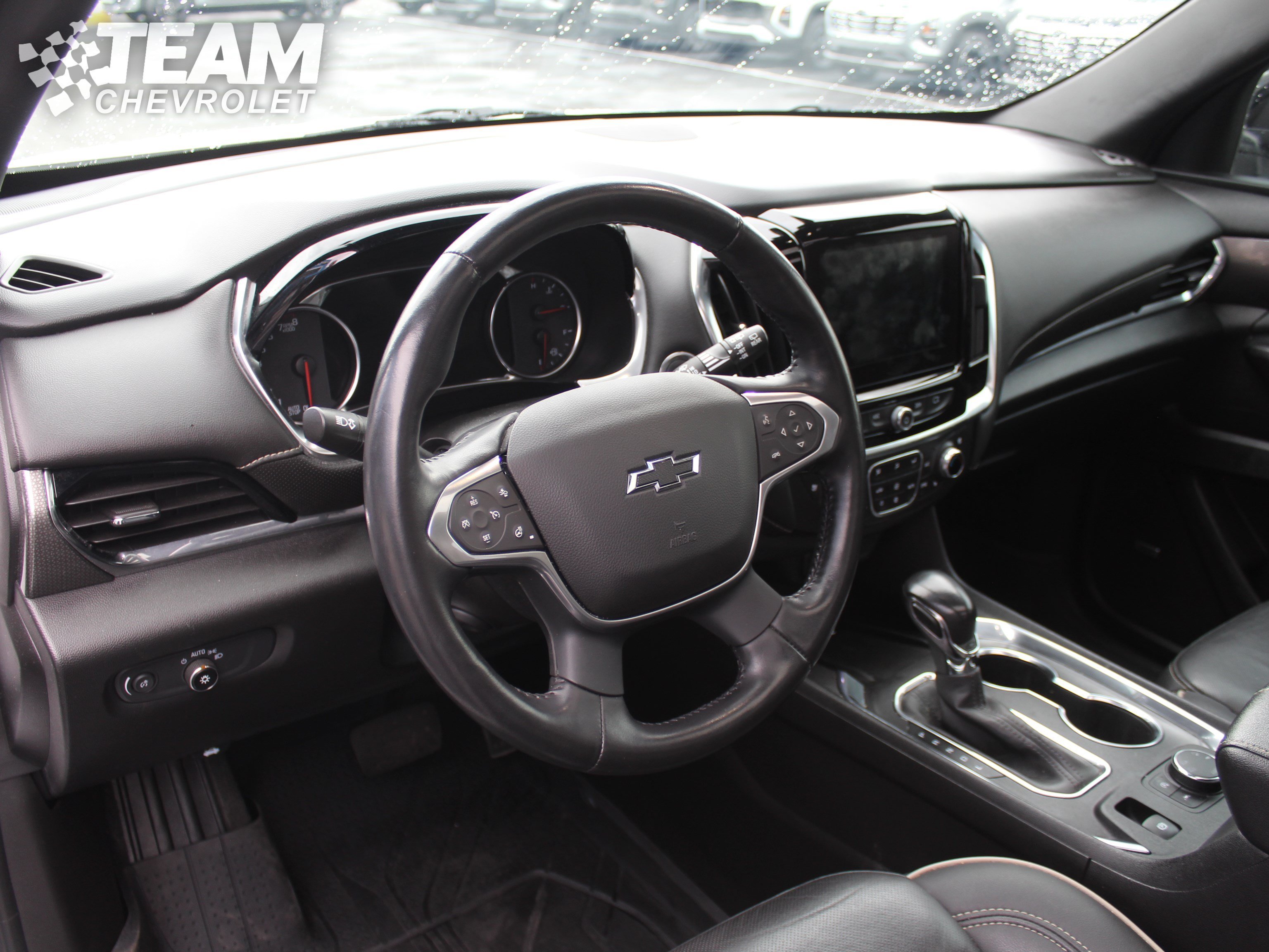Used 2022 Iridescent Pearl Tricoat Chevrolet Premier image 13