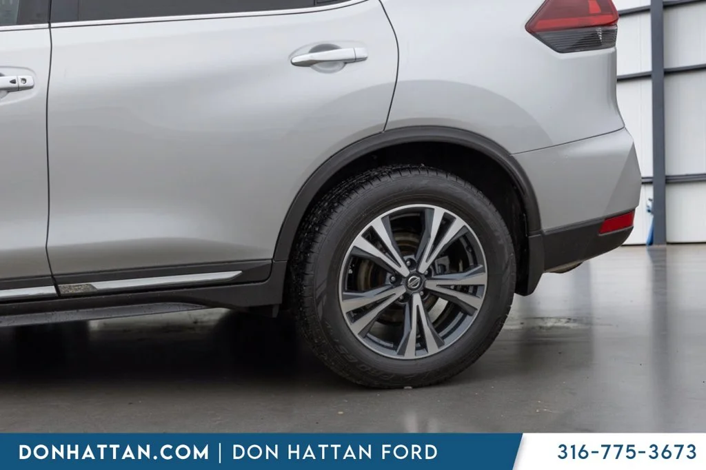 Used 2018 Silver Nissan SL image 31