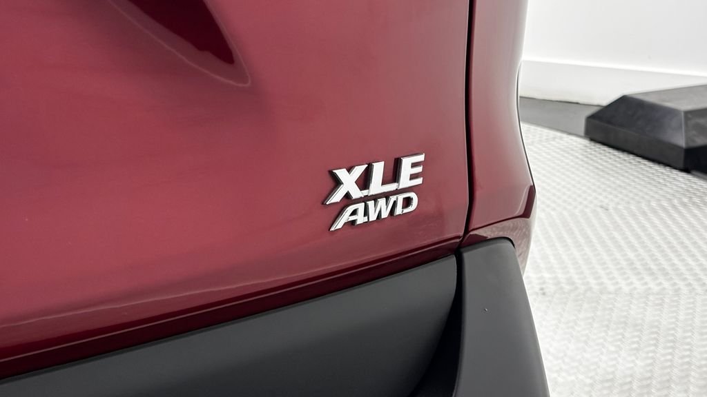 Used 2021 Red Toyota XLE Premium image 9
