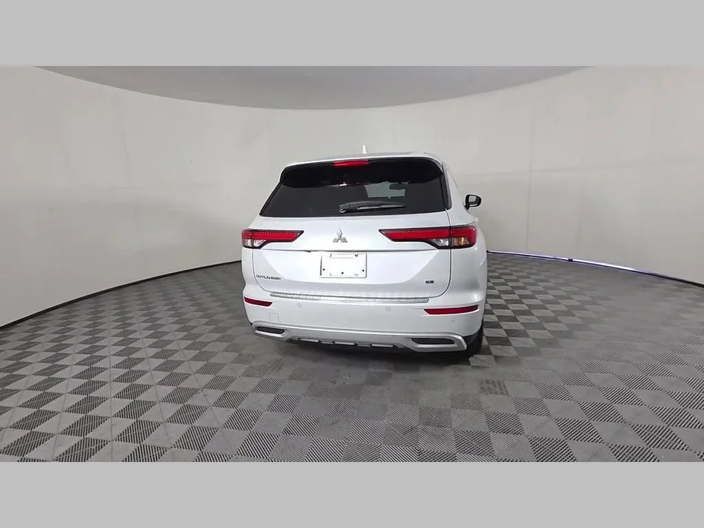 Used 2024 White Mitsubishi SE Black Edition image 49