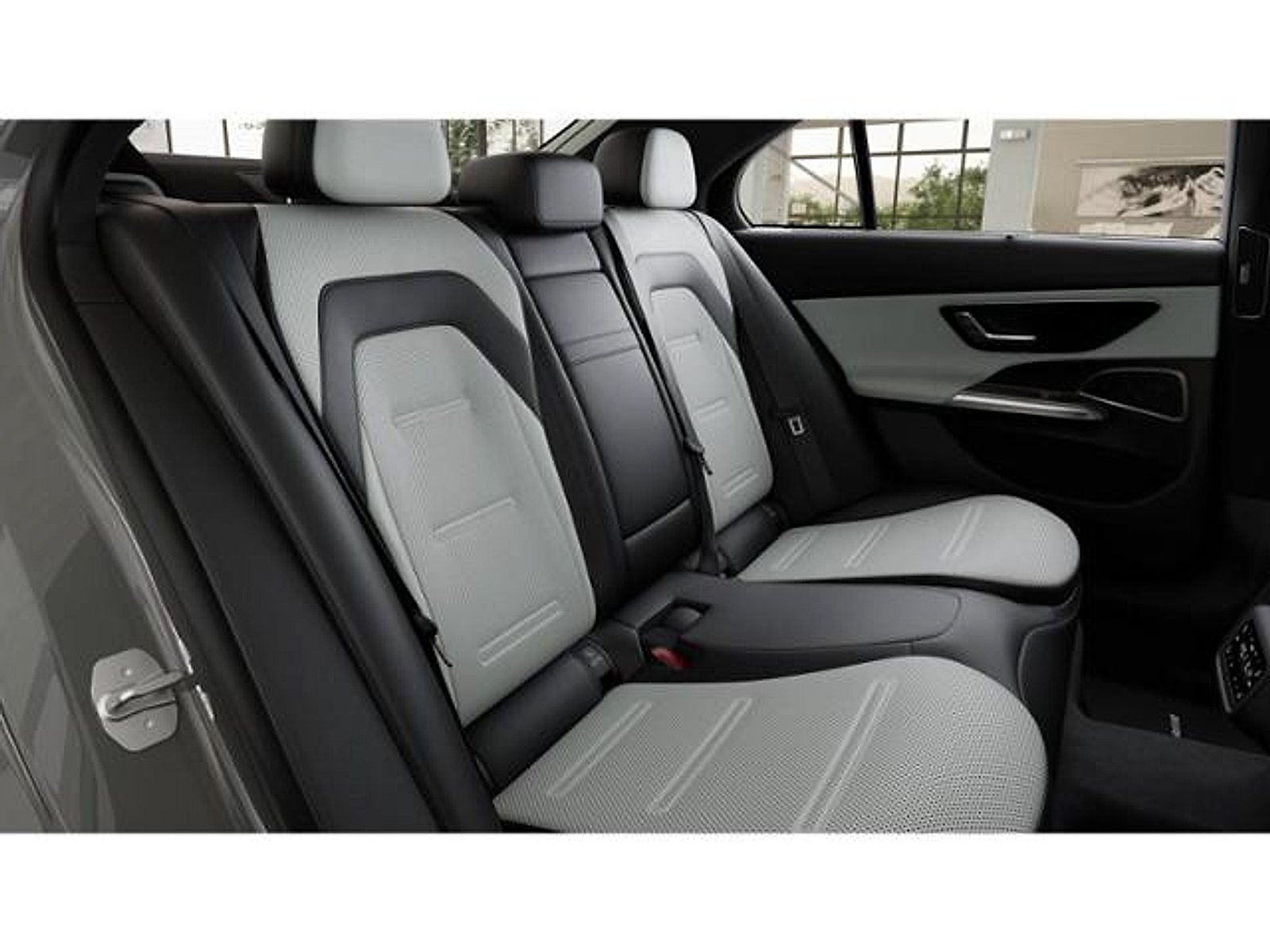 New 2027 MANUFAKTUR Alpine Grey Mercedes-Benz AMG® E 53 Hybrid image 46