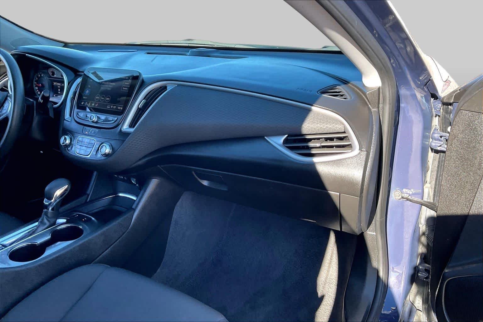 Used 2025 Night Chevrolet LT image 17