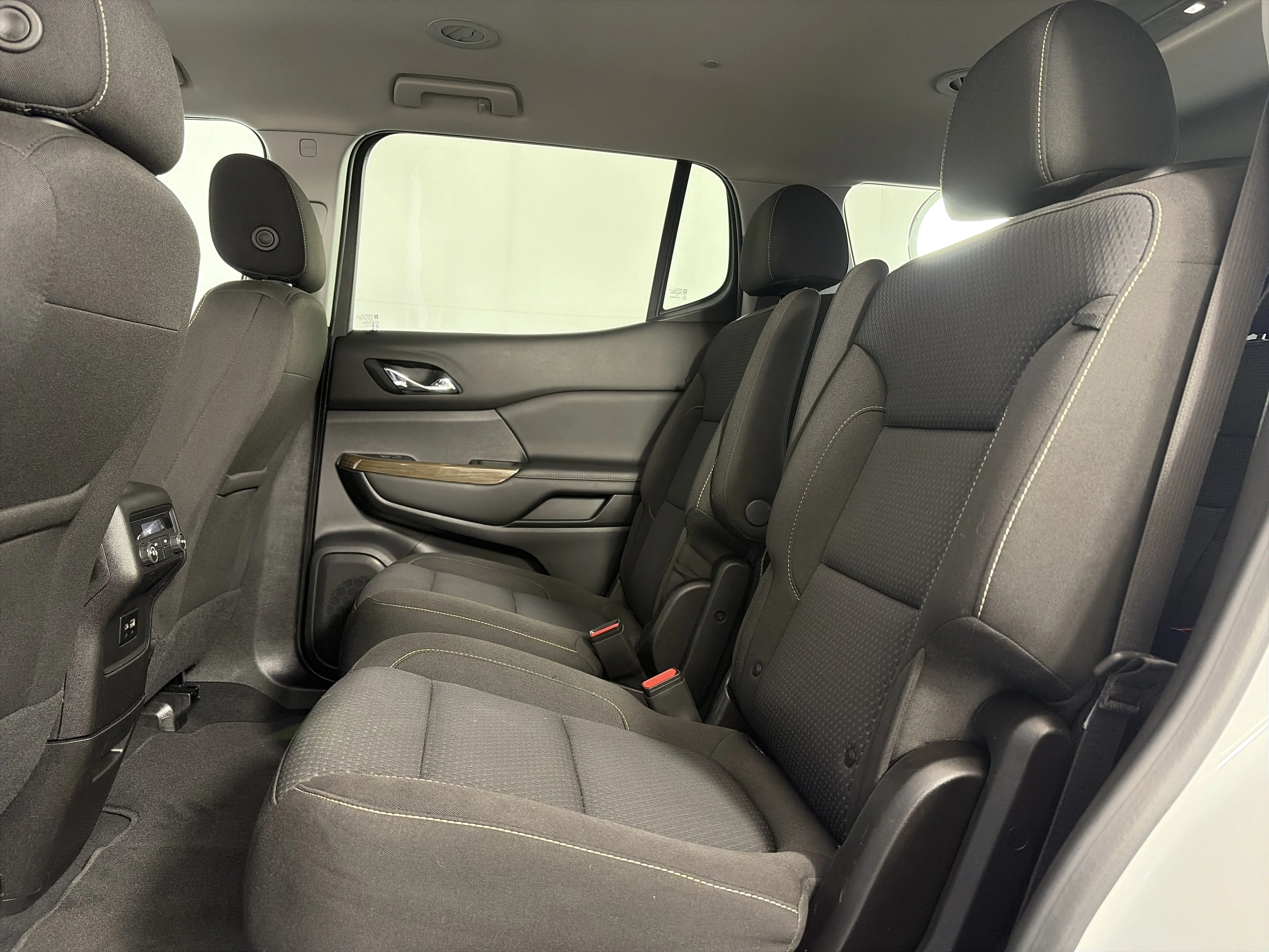 2023 GMC Acadia SLE - Photo 9