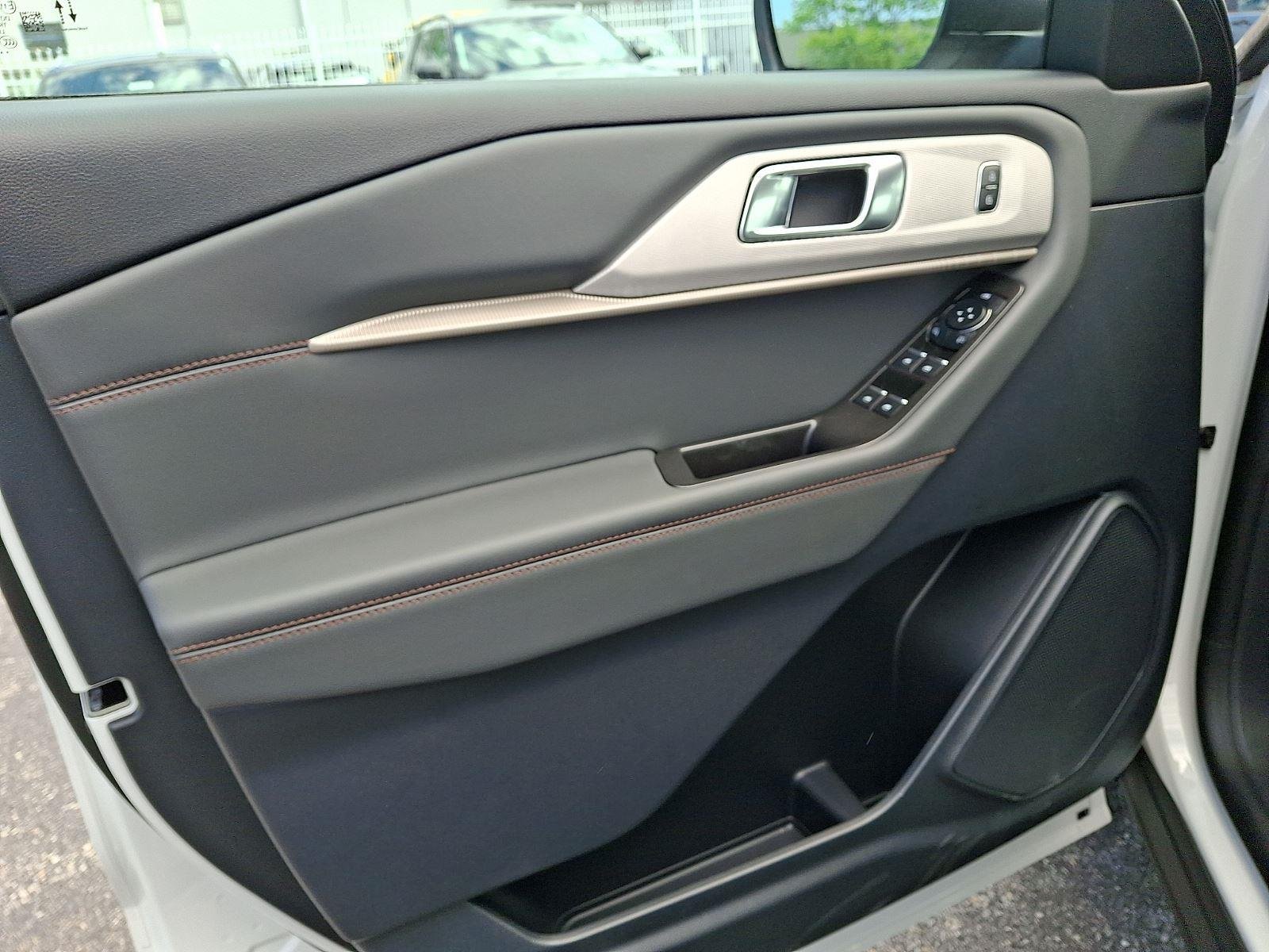 New 2026 Star White Metallic Tri-Coat Ford Active image 10