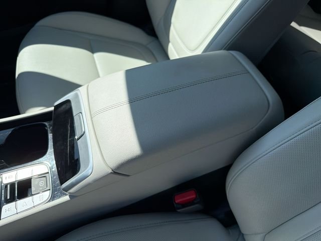 Used 2025 White Hyundai SEL Convenience image 25