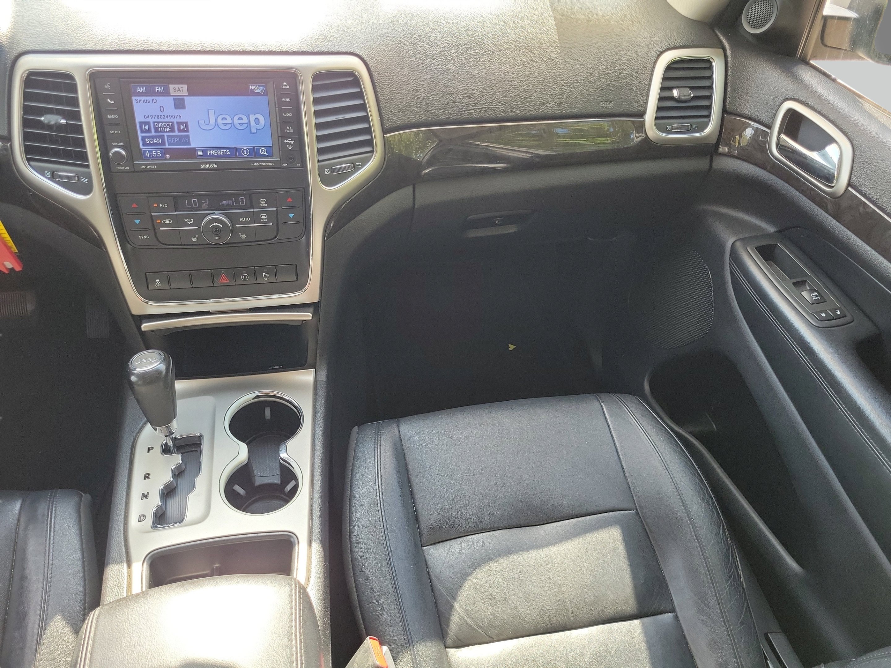 Used 2012 Mineral Gray Metallic Clearcoat Jeep Laredo image 16