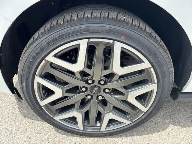New 2026 Star White Metallic Tri-Coat Ford Platinum® image 17