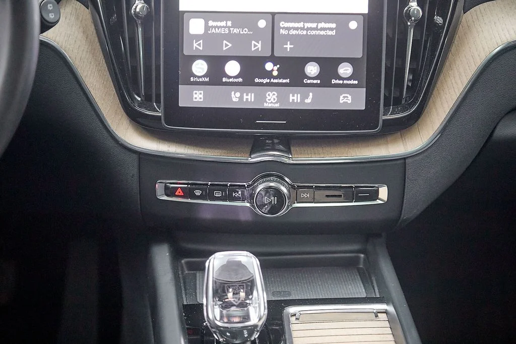 New 2026 Aurora Silver Volvo Plus image 28