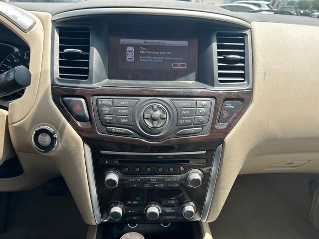 Used 2014 White Nissan Platinum image 29