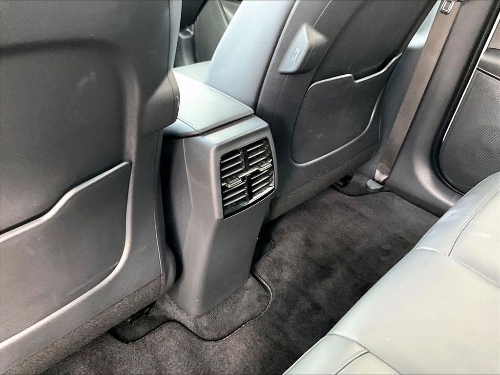 Used 2024 White Kia Wind image 26