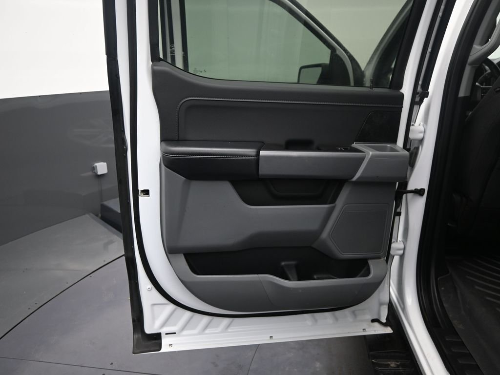 Used 2022 White Ford XLT image 33
