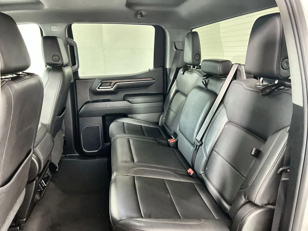 Used 2024 White GMC SLT image 24
