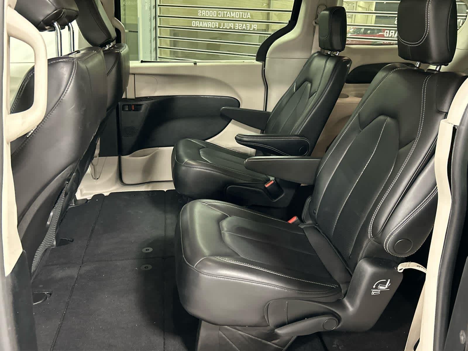 2023 Chrysler Pacifica Touring L - Photo 20