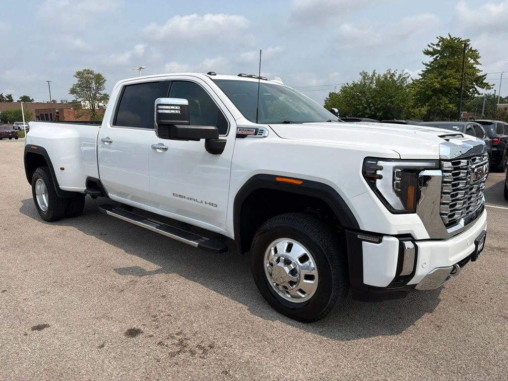 Used 2025 White GMC Denali image 9