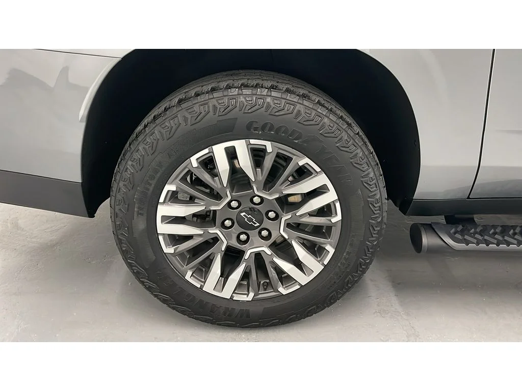Used 2025 Sterling Gray Metallic Chevrolet Z71 image 12