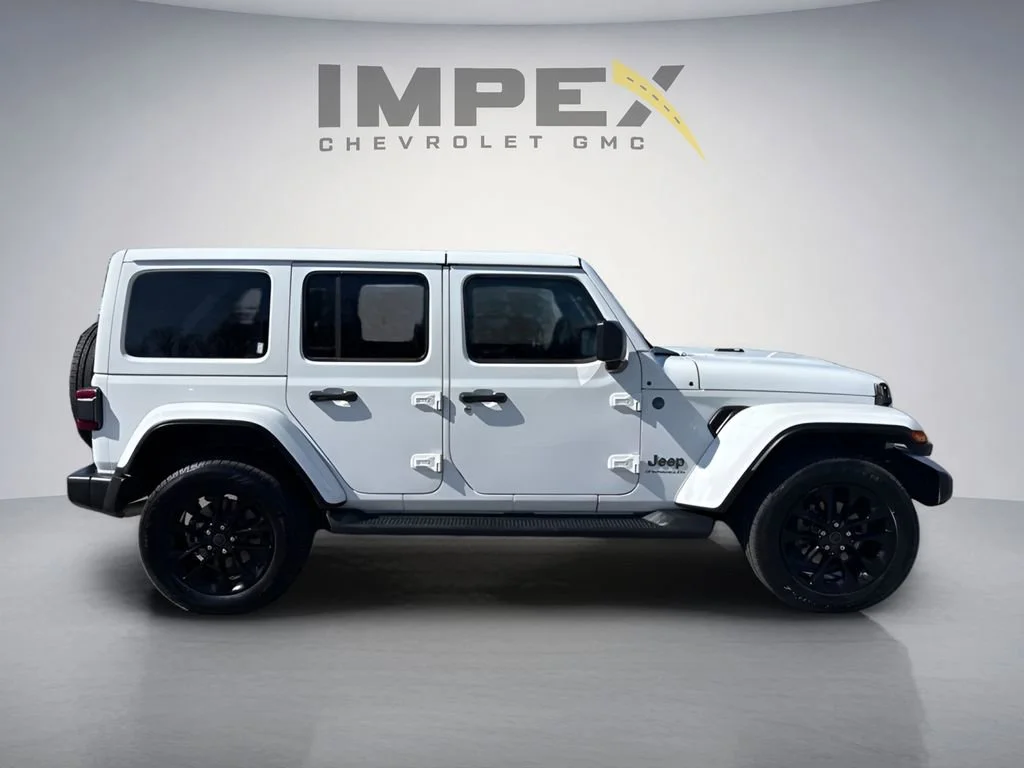 Used 2025 White Jeep Sahara image 8