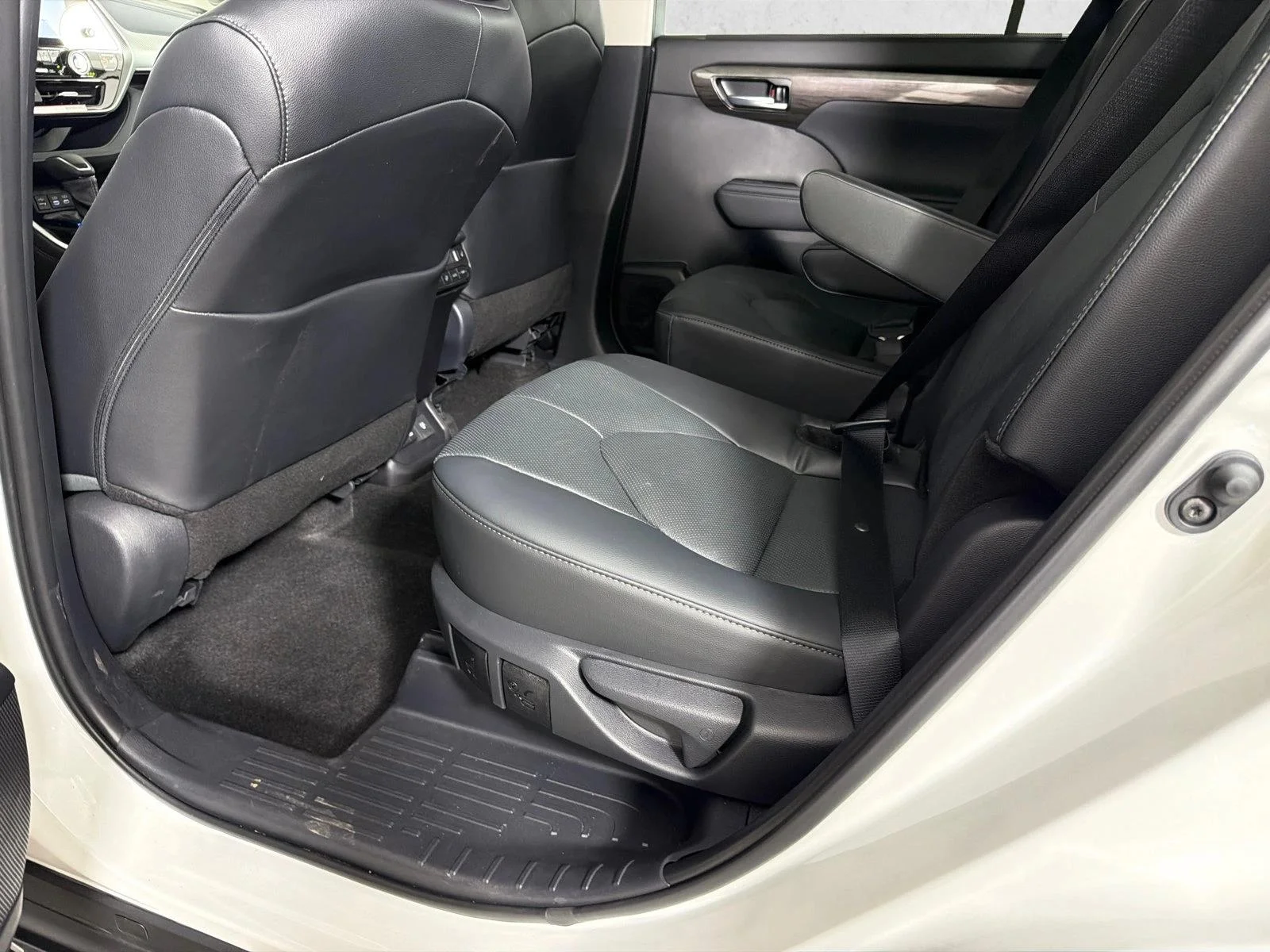 Used 2026 Black Toyota XLE image 22