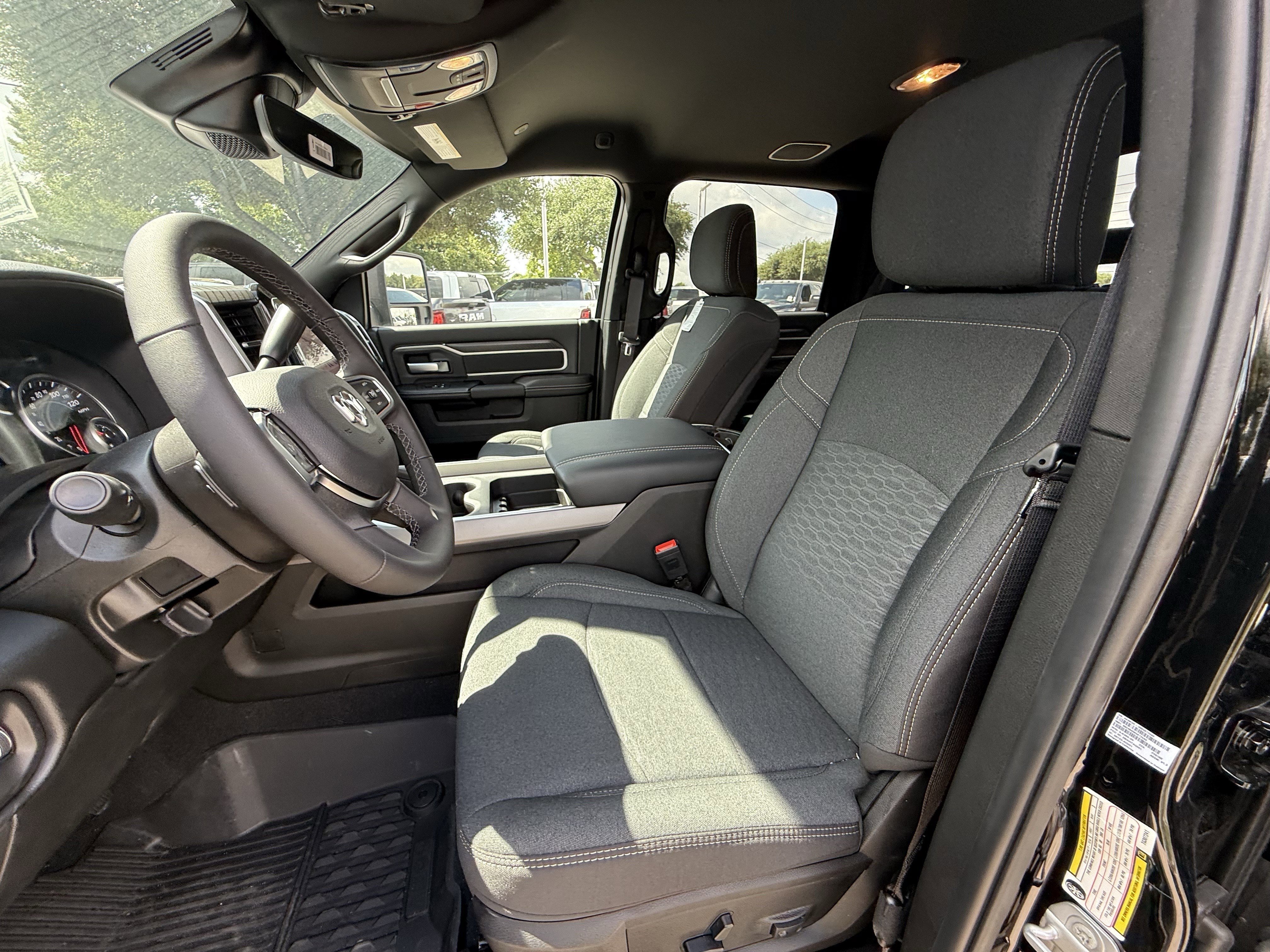 New 2026 Diamond Black Crystal Pearl-Coat Exterior Paint RAM Lone Star image 16