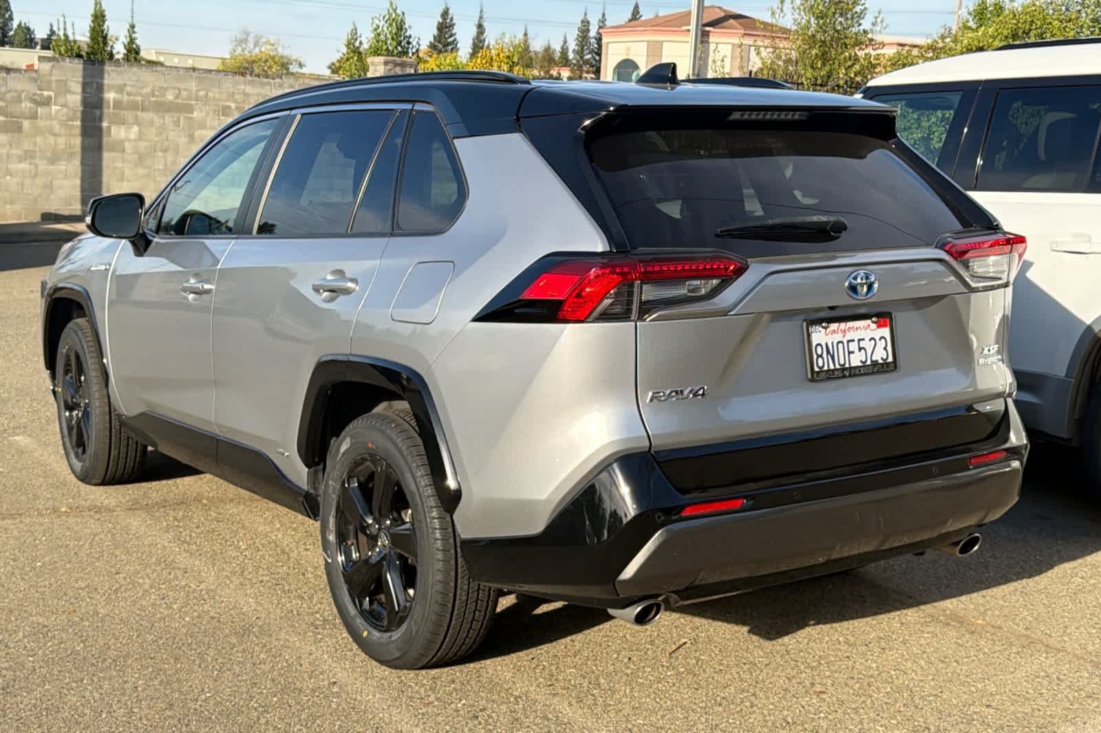 Used 2019 Silver Sky Metallic w/Black Roof Toyota Hybrid XSE image 4