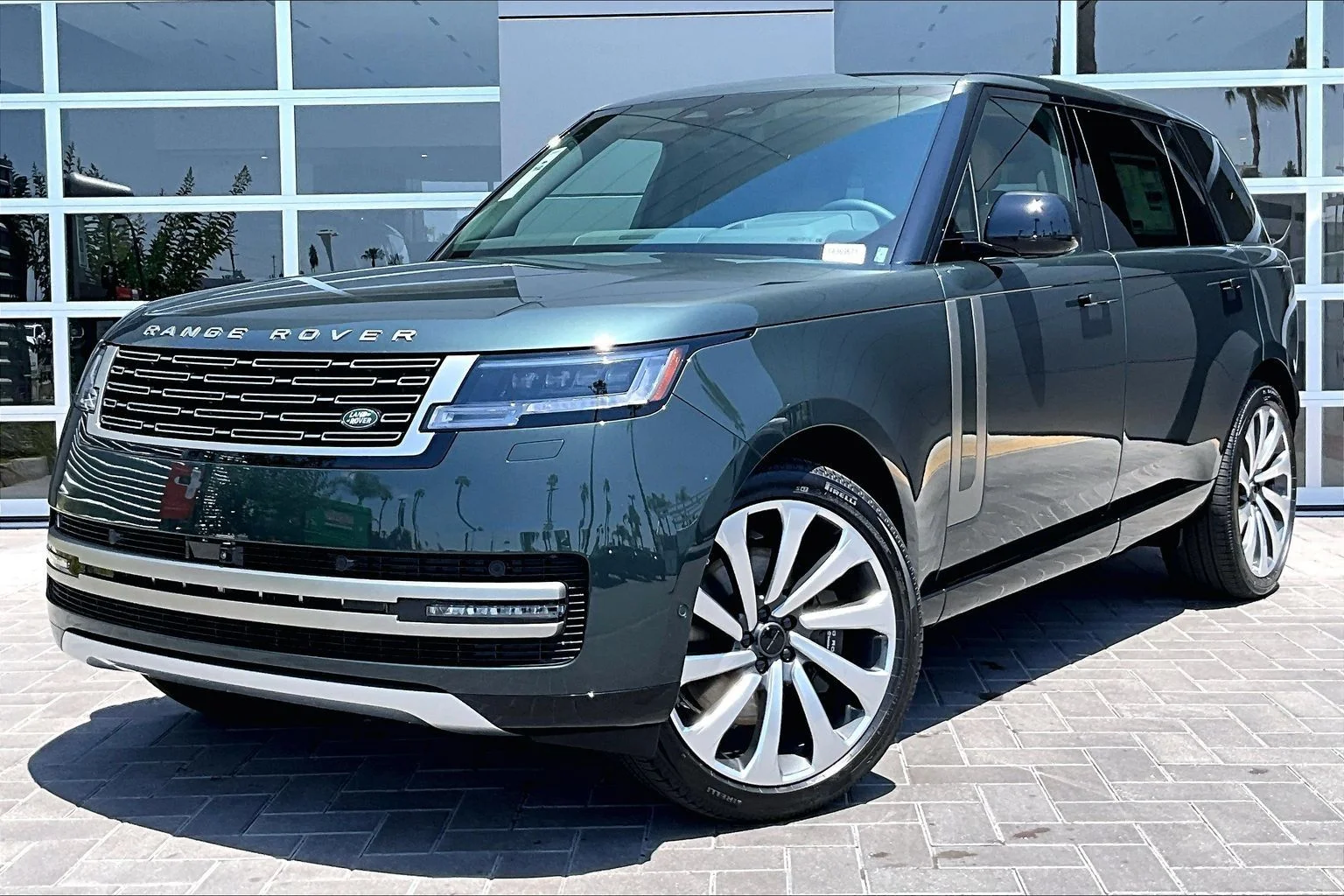 2026 Land Rover Range Rover 4.4 SE LWB 7's photo