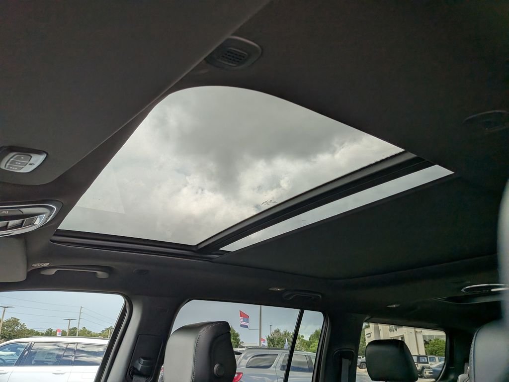 New 2026 Bright White Clear-Coat Exterior Paint Jeep Upland image 18