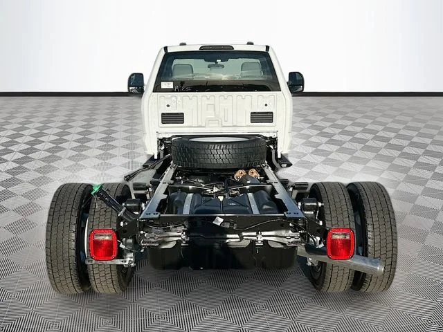 New 2026 Oxford White Ford XL image 5
