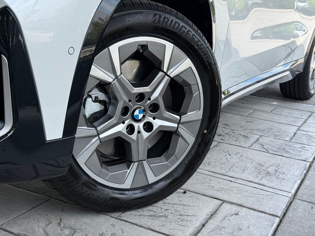New 2026 White BMW xDrive28i image 26